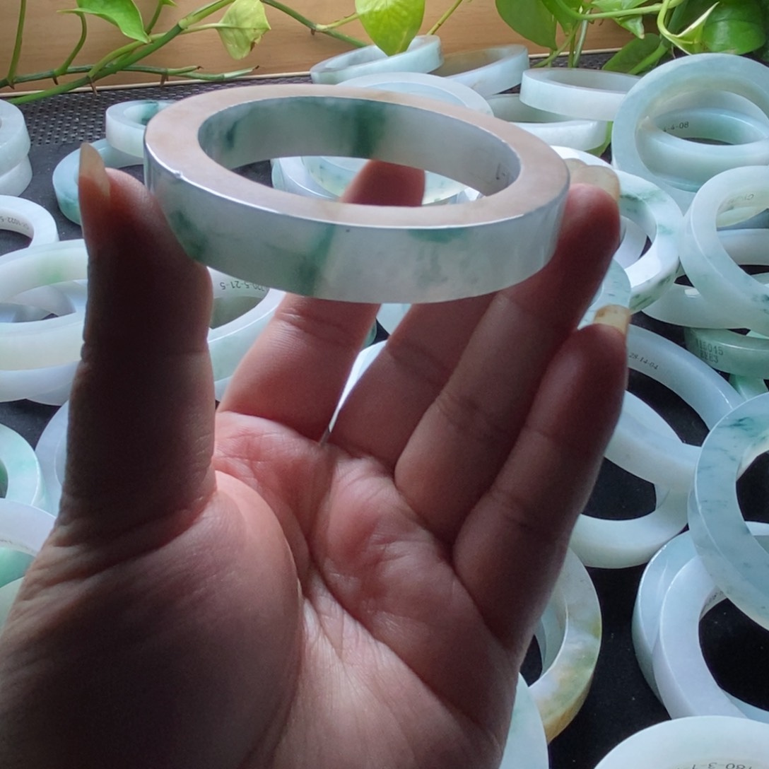 未镶嵌手镯定制翡翠