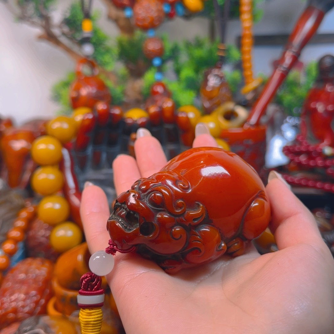 琥珀裸石未镶嵌貔貅