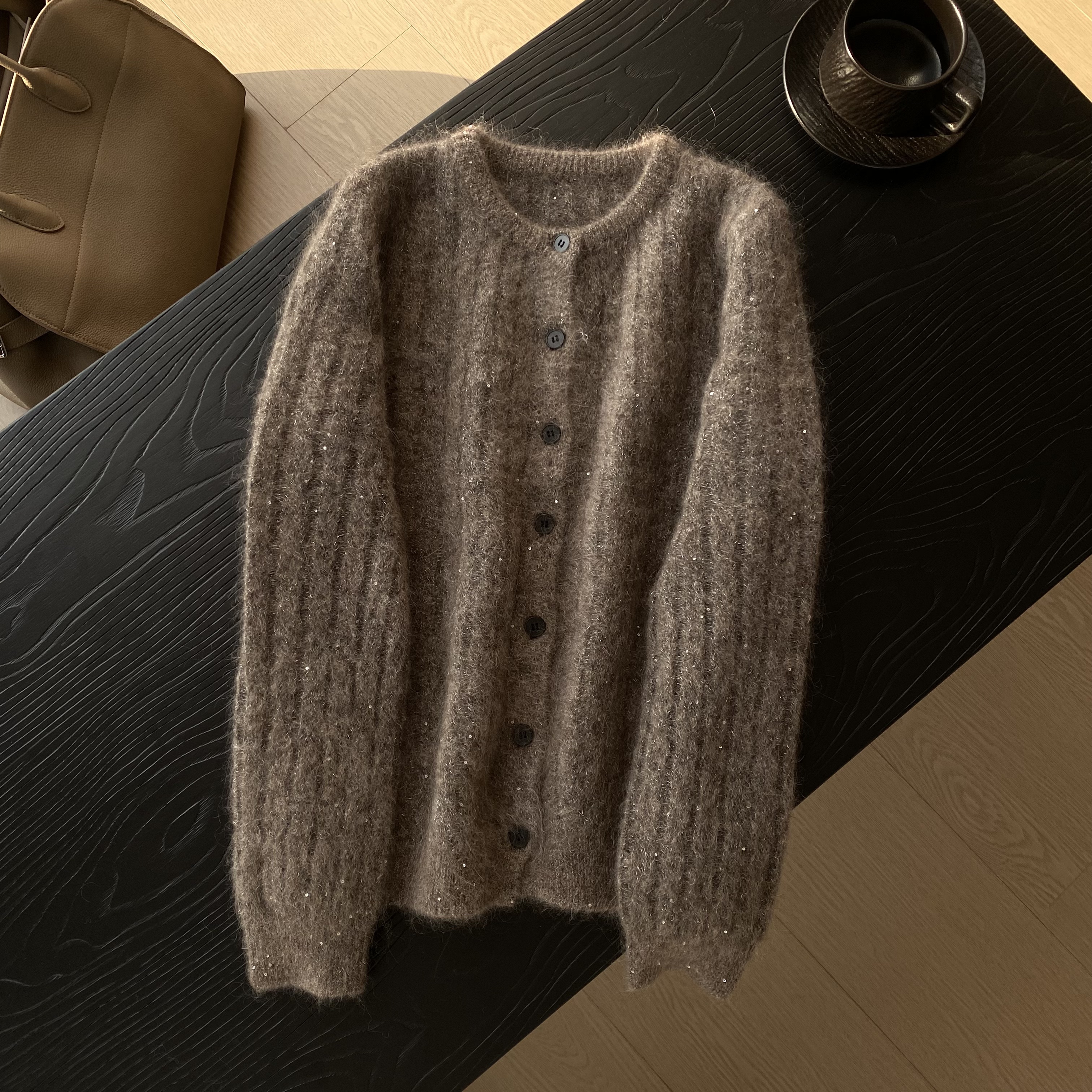 yuhee “金丝马海” 高品质软糯亮片针织金丝马海毛开衫1206-11