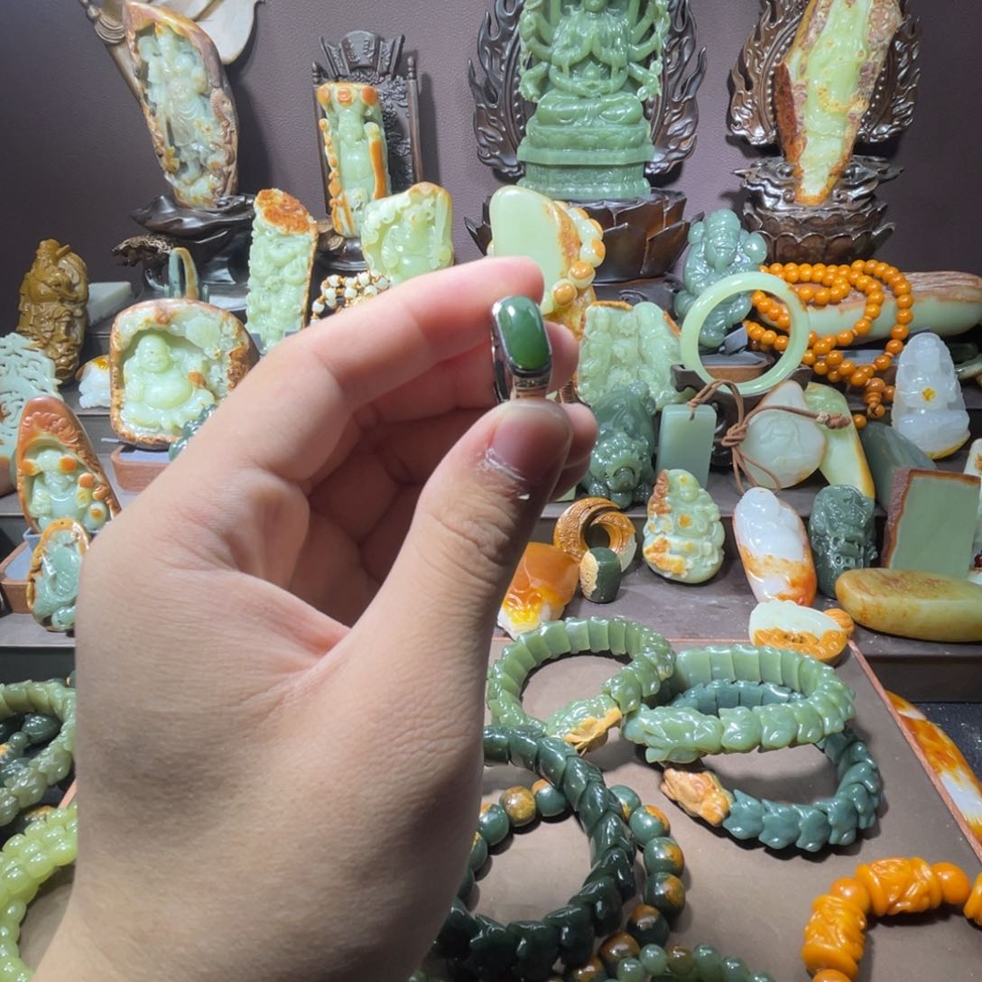 透闪石质玉戒指未镶嵌黄