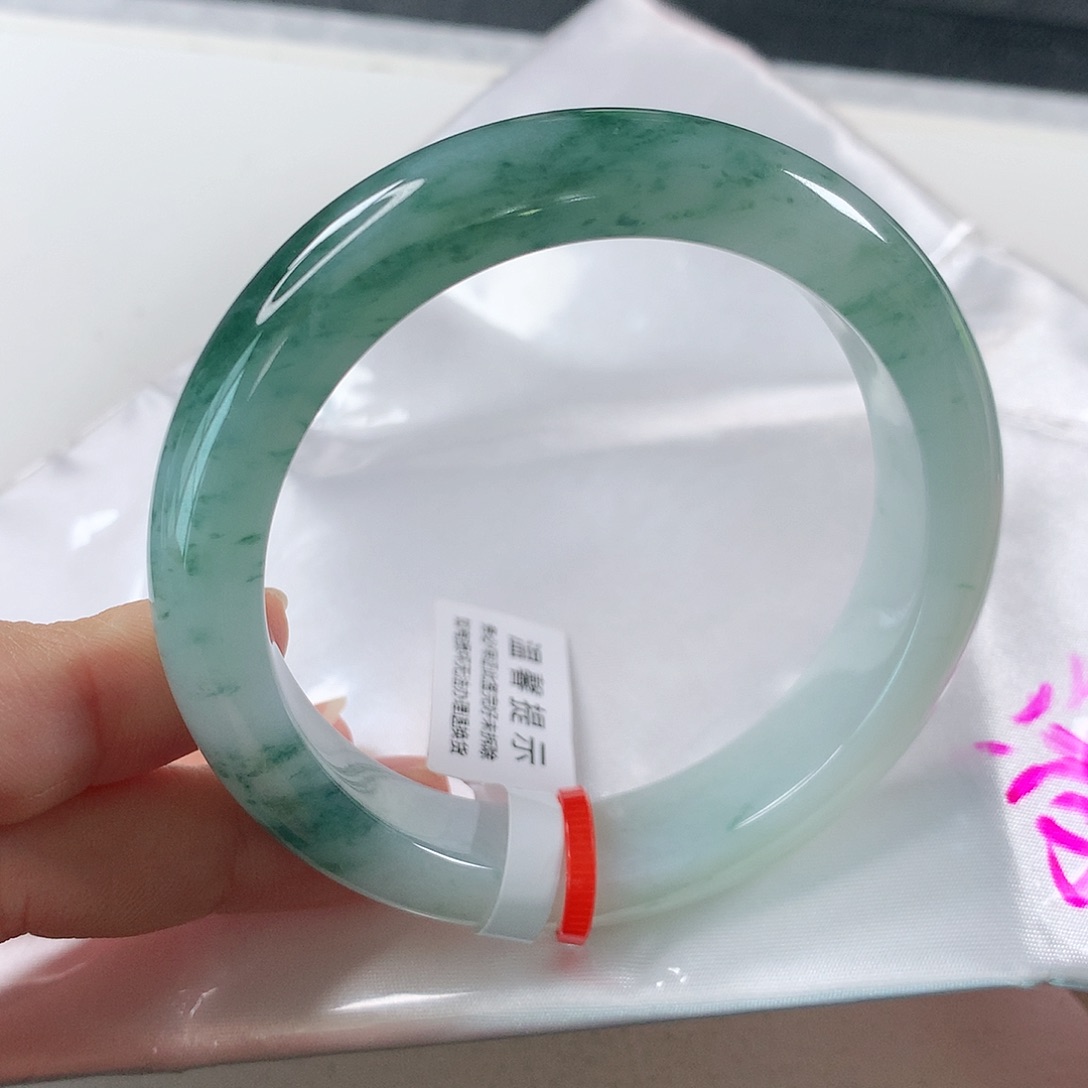 翡翠手镯未镶嵌 需包容裂纹 ①⑦⑦