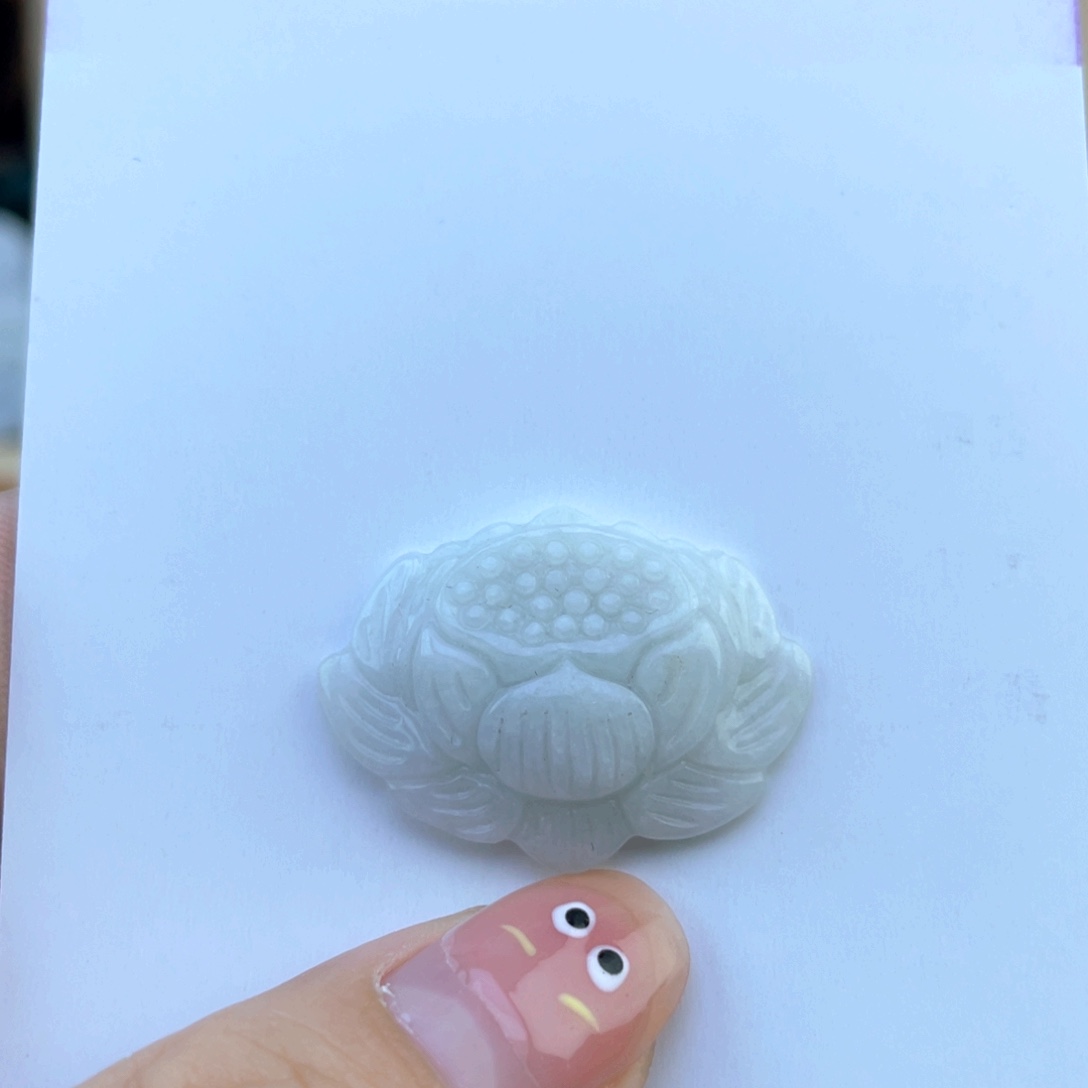 翡翠未镶嵌颈饰莲花