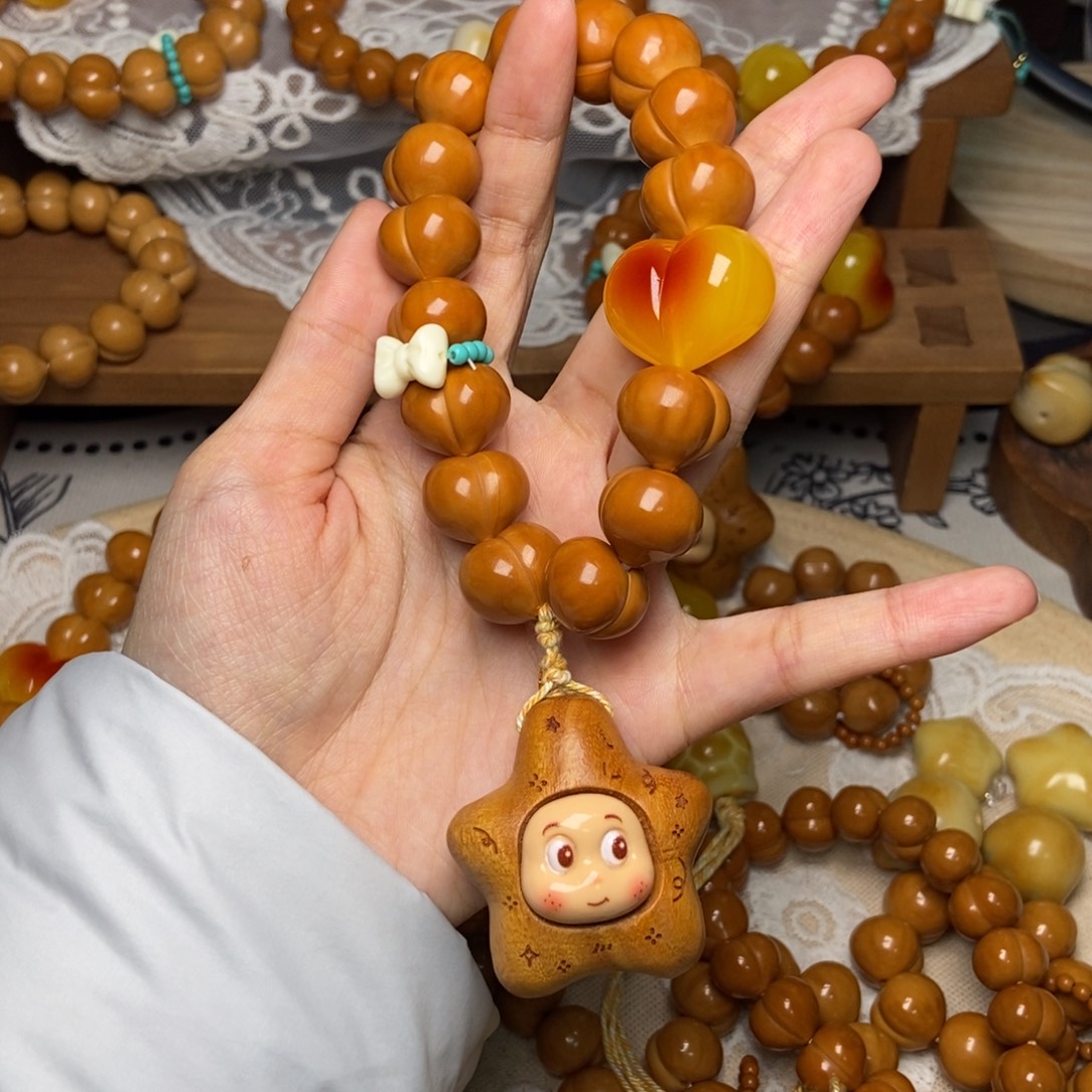 吊坠猴头核桃屁桃玻璃底卡16