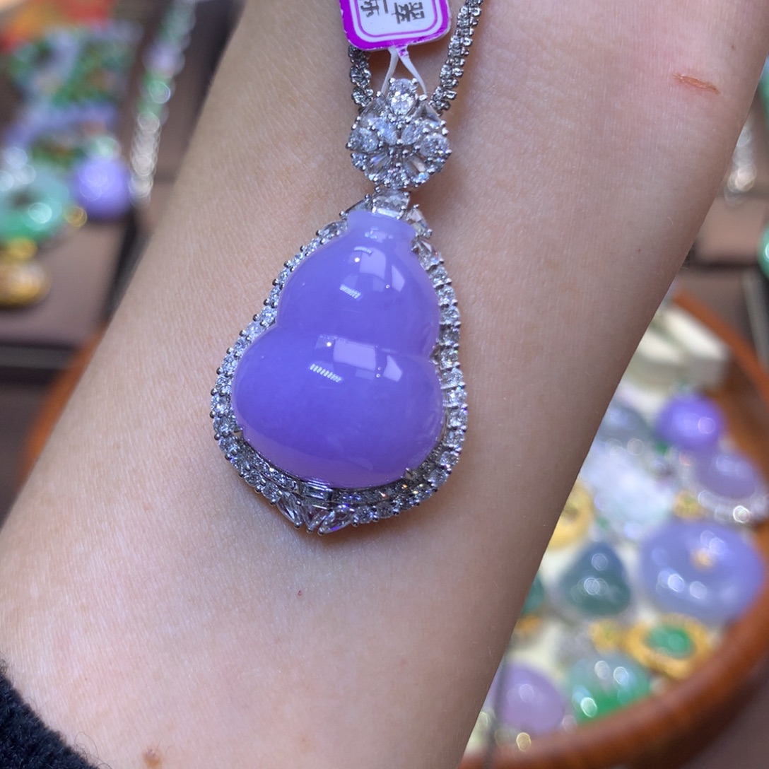 翡翠18K金镶嵌颈饰