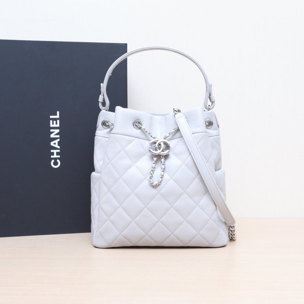 95新 Chanel/香奈儿 小花黑黑 抽绳水桶包 带手柄小号灰色 28开 