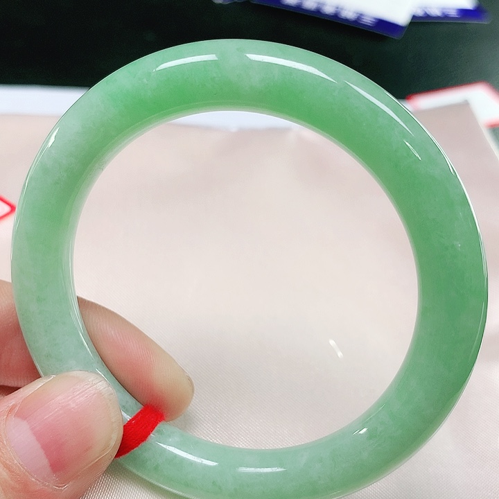 翡翠手镯（圆镯）未镶嵌天然翡翠手镯