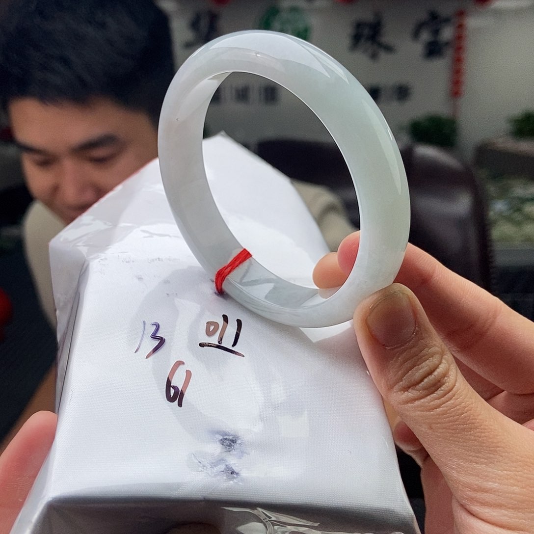 翡翠手镯未镶嵌拍一发一