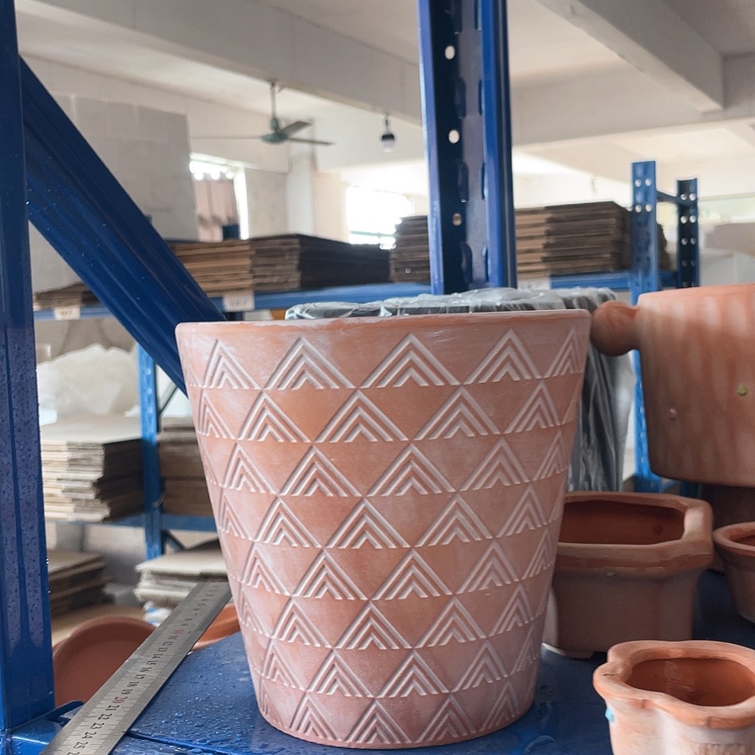 红陶口17高17；t r r f r r r