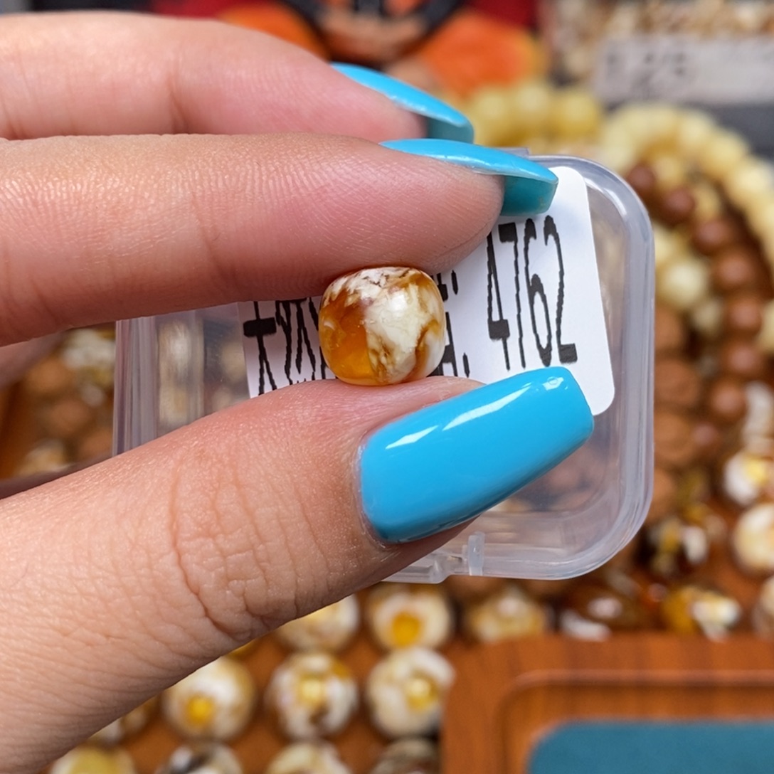 蜜蜡未镶嵌珠宝奇石4762