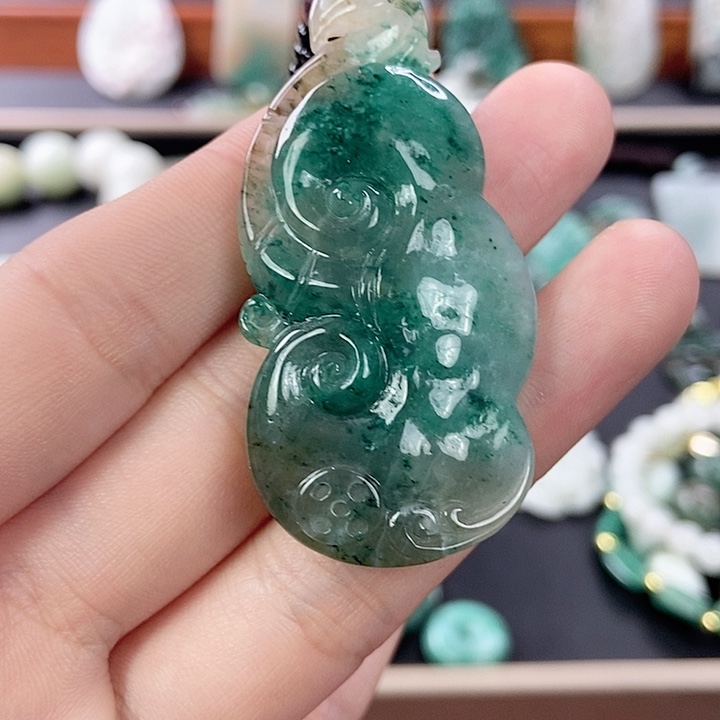 独山玉颈饰未镶嵌
