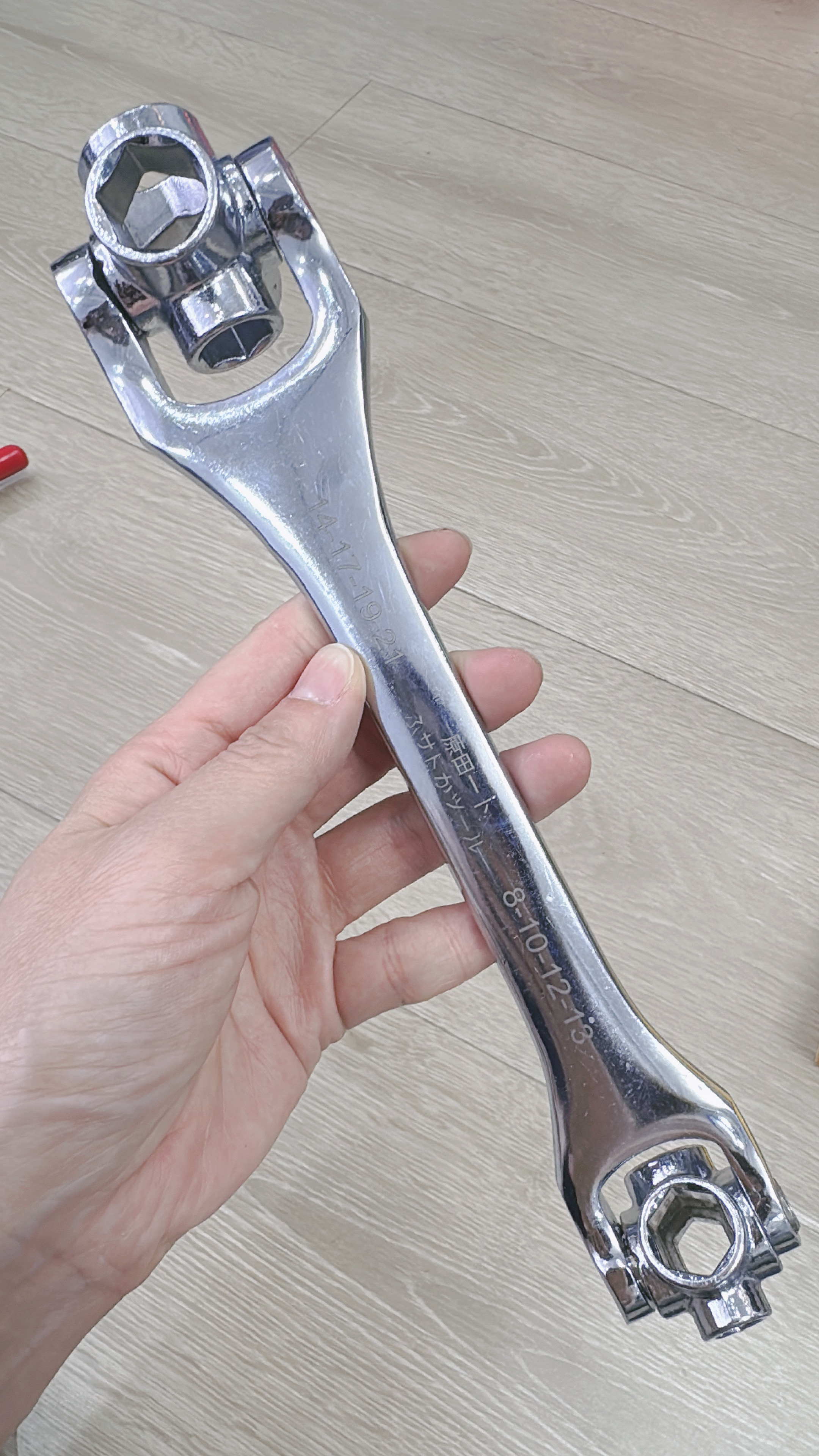 八合一扳手，骨头形