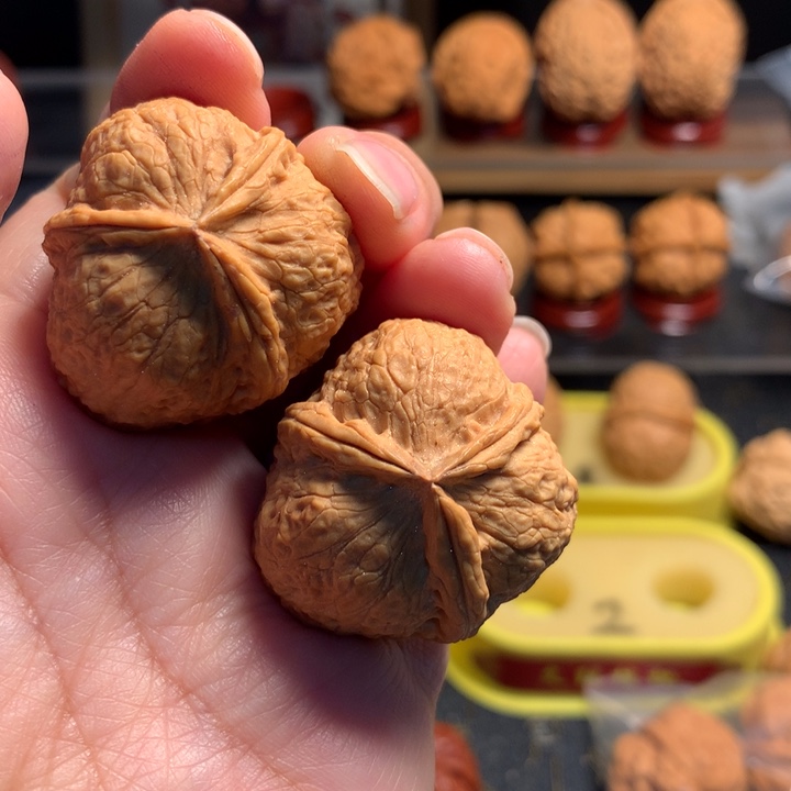 文玩核桃吊坠三棱36尺寸