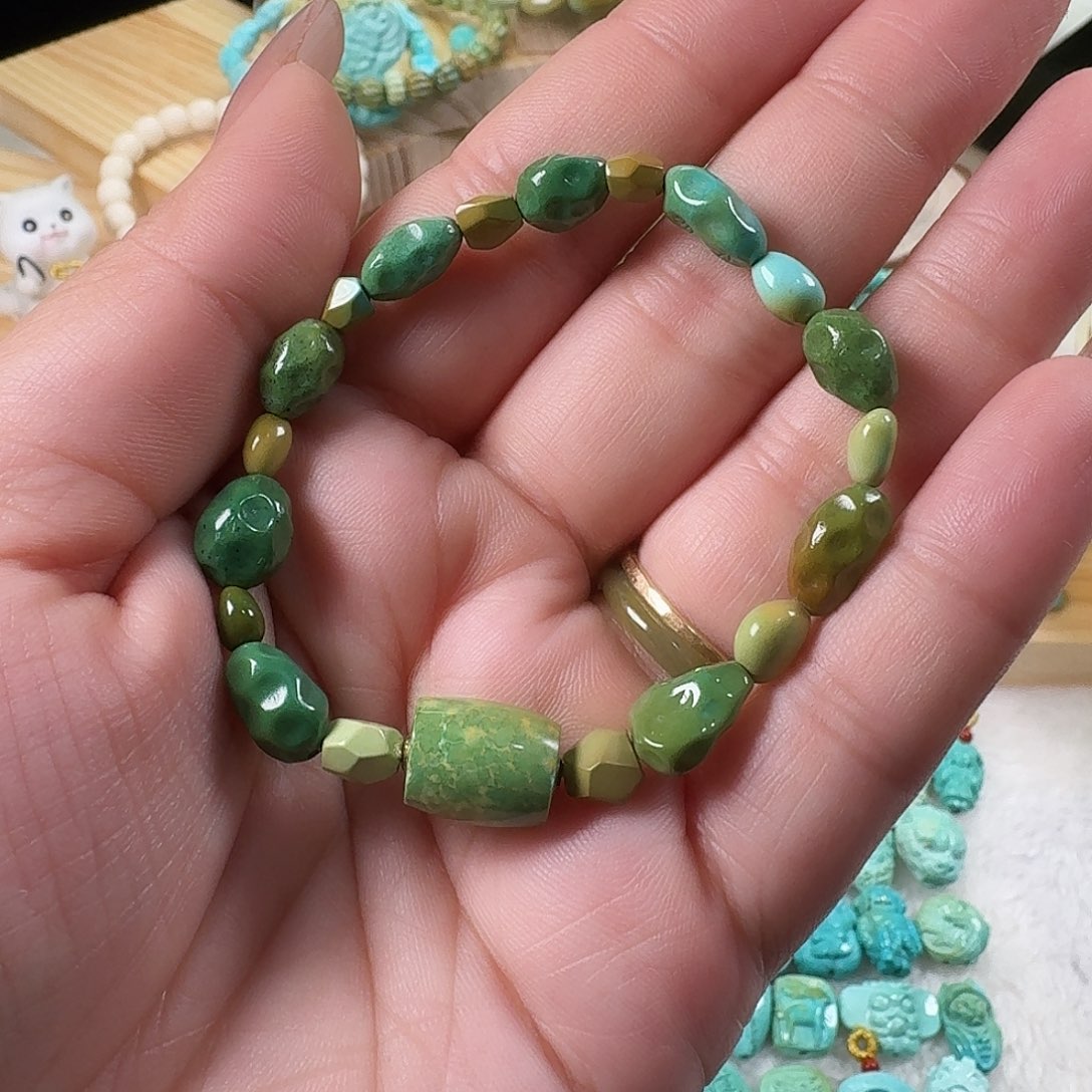 绿松石未镶嵌颈饰