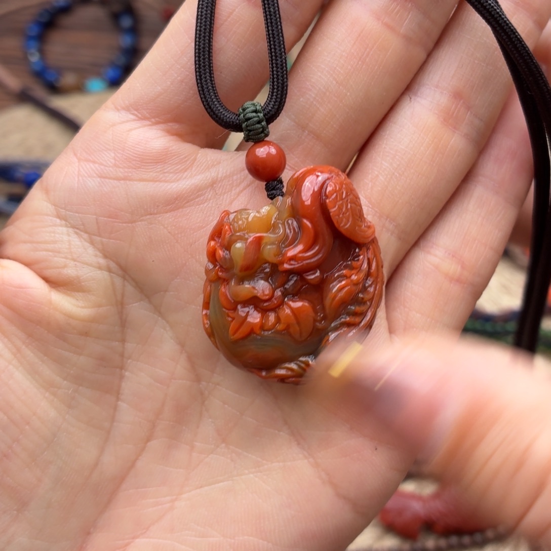 不***见南红玛瑙未镶嵌颈饰