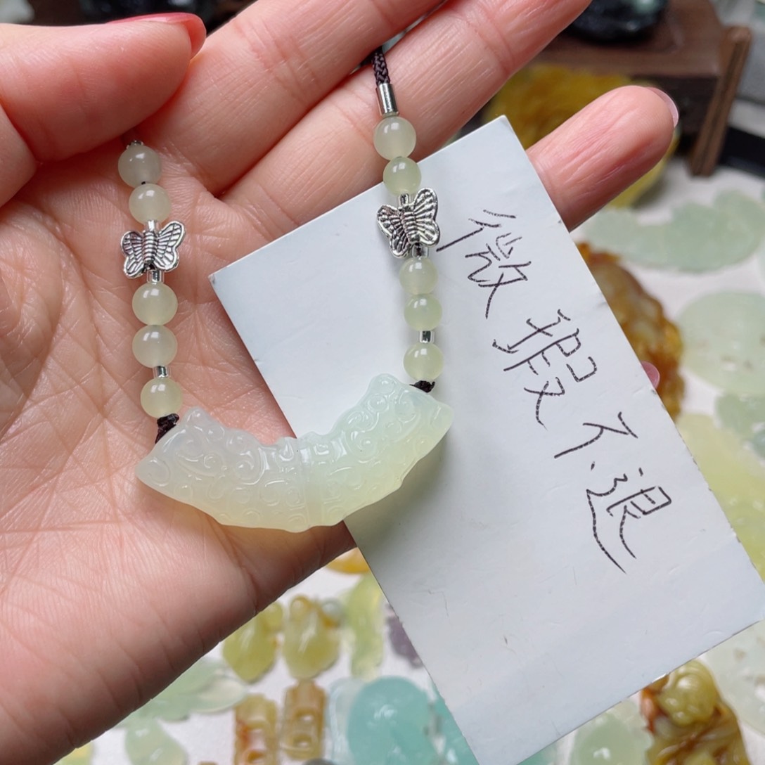 蛇纹石玉颈饰未镶嵌