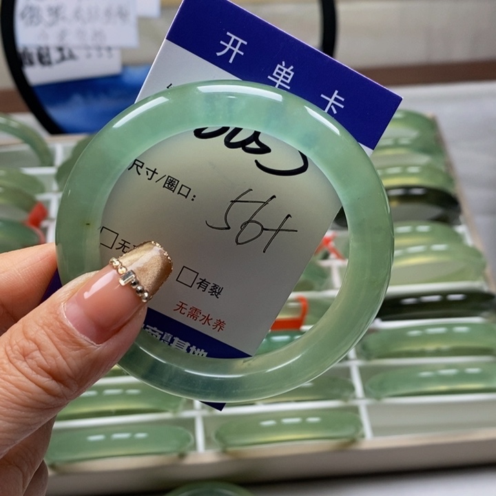 蛇纹石玉手镯未镶嵌折****?