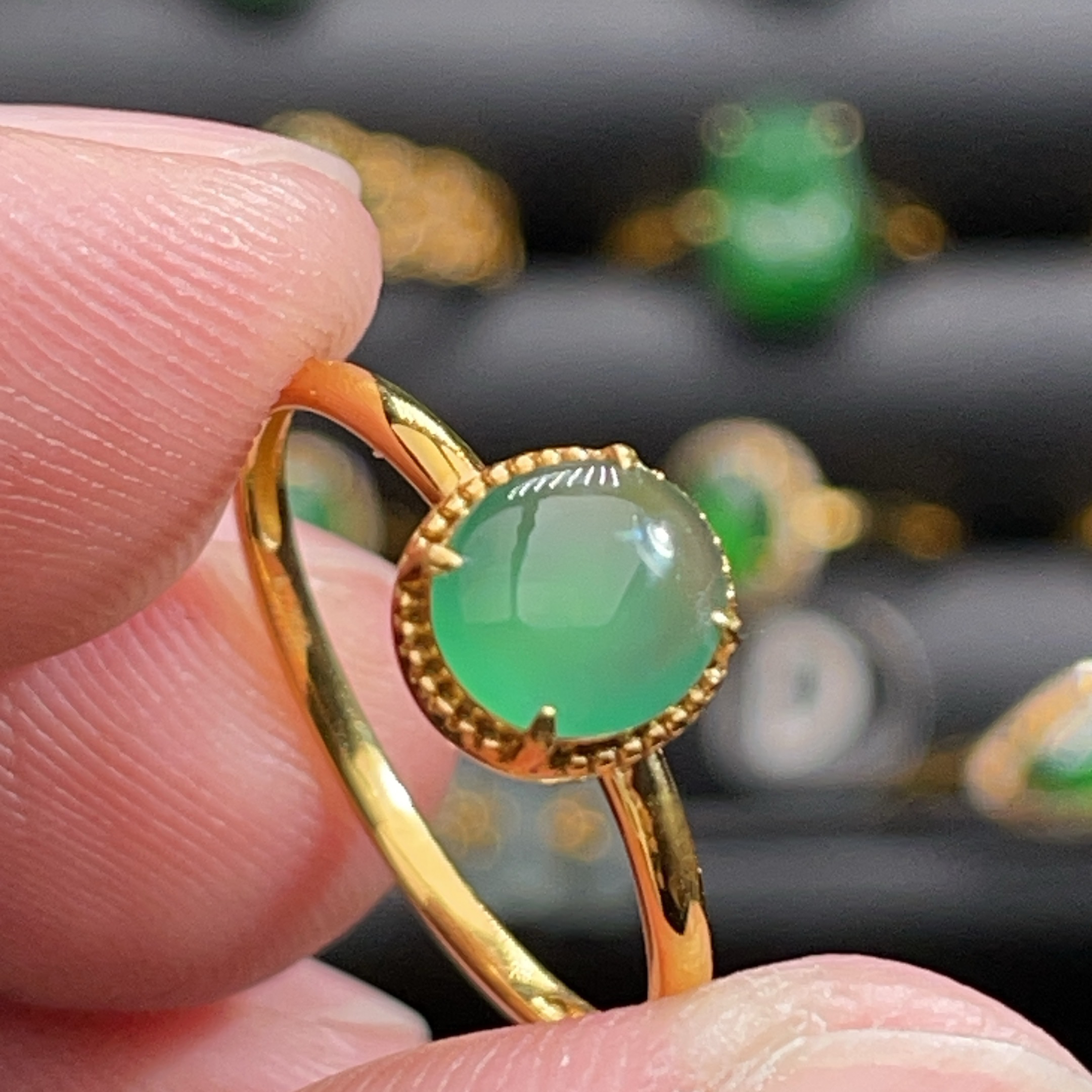 18K金天然翡翠A货-1480蛋面满绿戒指K黄阳绿镶嵌珠宝玉石晴水珠钉