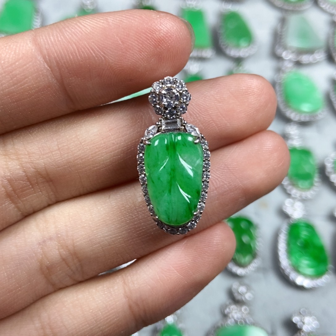 颈饰未镶嵌翡翠叶子