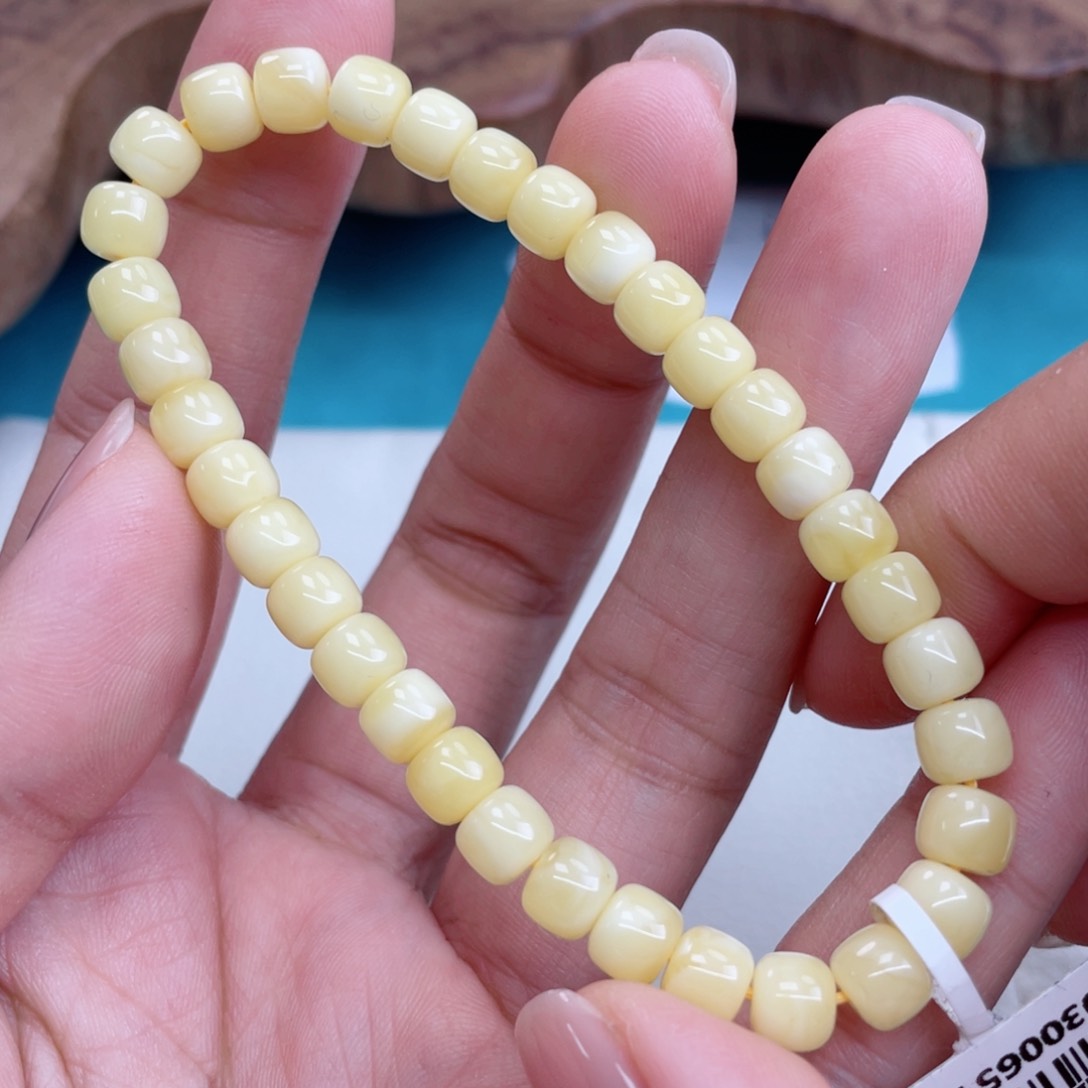 蜜蜡裸石未镶嵌蜜蜡40