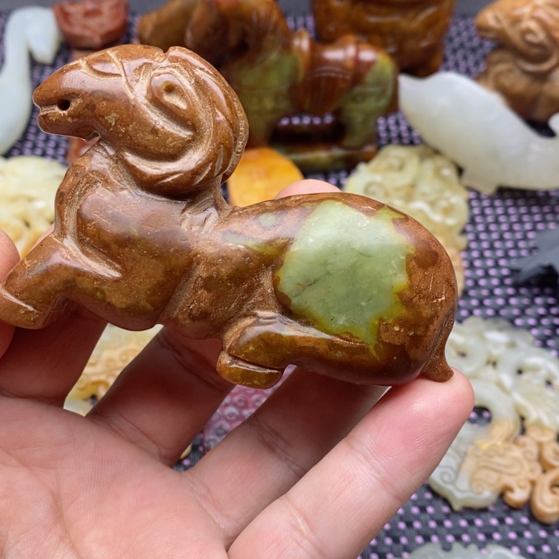 蛇纹石玉颈饰未镶嵌