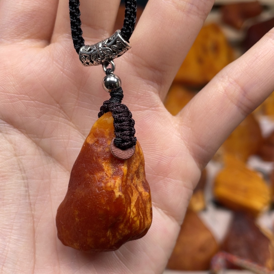 未镶嵌琥珀珠宝奇石