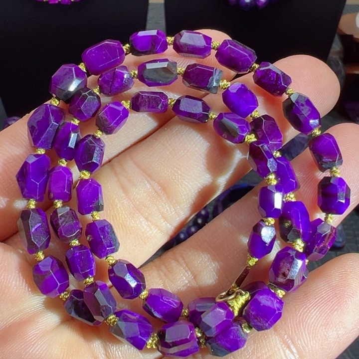 18K金镶嵌苏纪石（舒俱来）项链