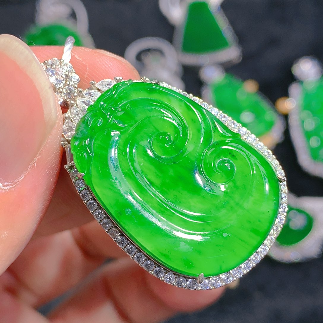 翡翠颈饰银S925镶嵌吊坠