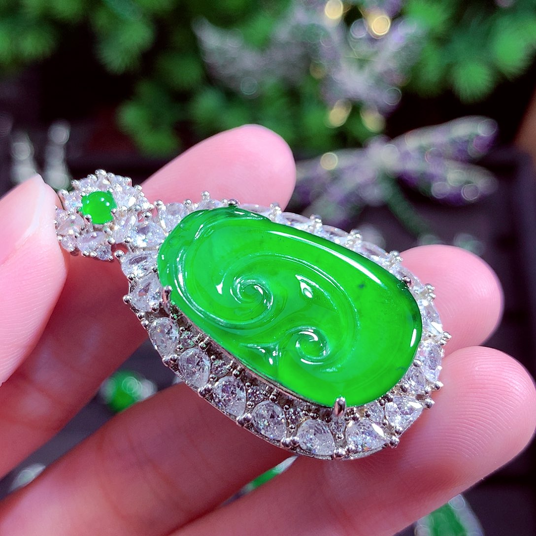 颈饰未镶嵌翡翠天然