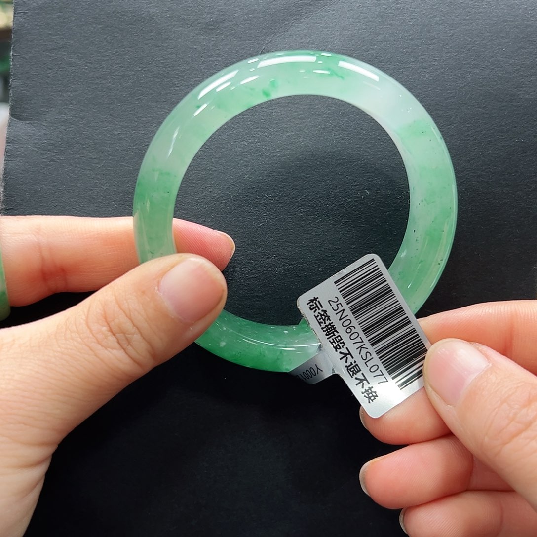 吃***)石英质玉未镶嵌手镯唐唐52.3