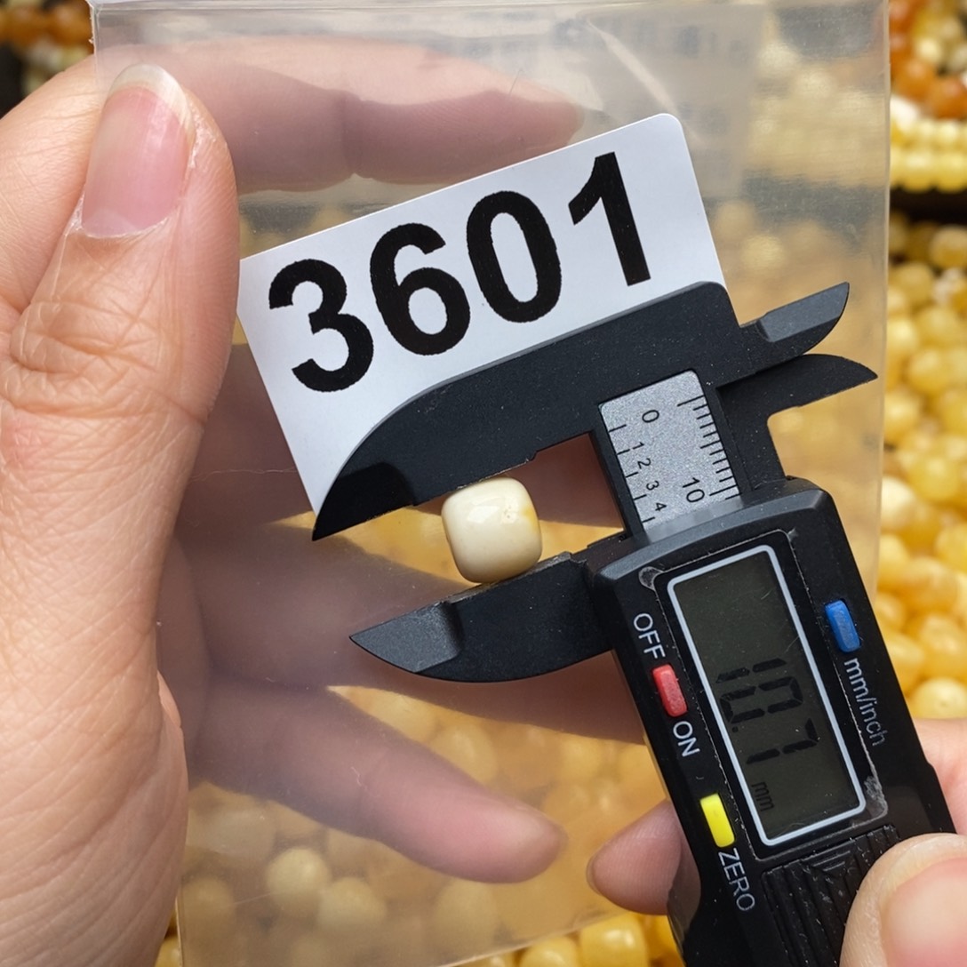 蜜蜡珠宝奇石未镶嵌