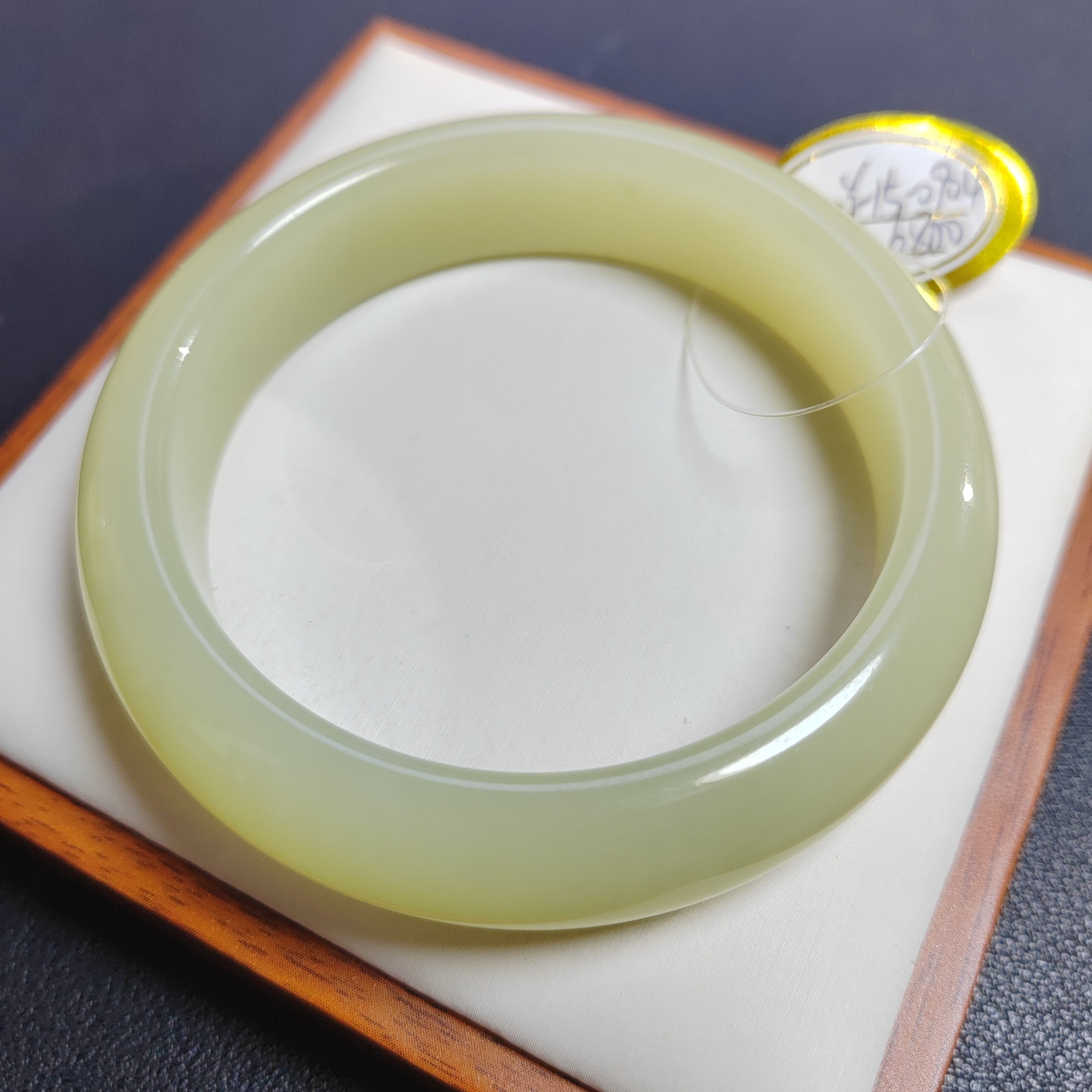 和田玉且末蜂蜜水手镯