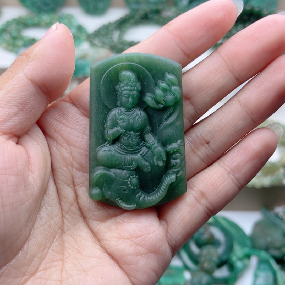 独山玉未镶嵌挂件匠*