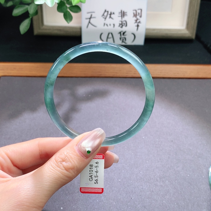 翡翠手镯未镶嵌天然翡翠手镯
