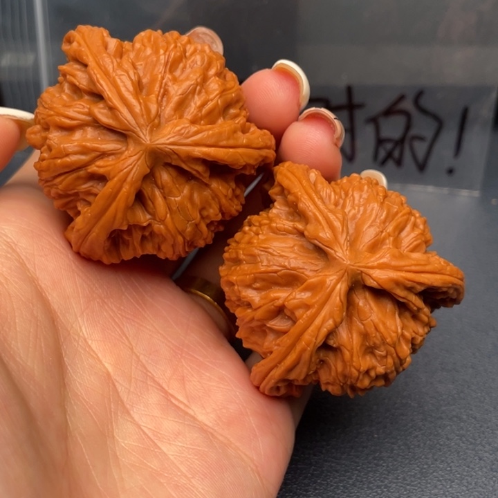 大***复文玩核桃吊坠白狮子