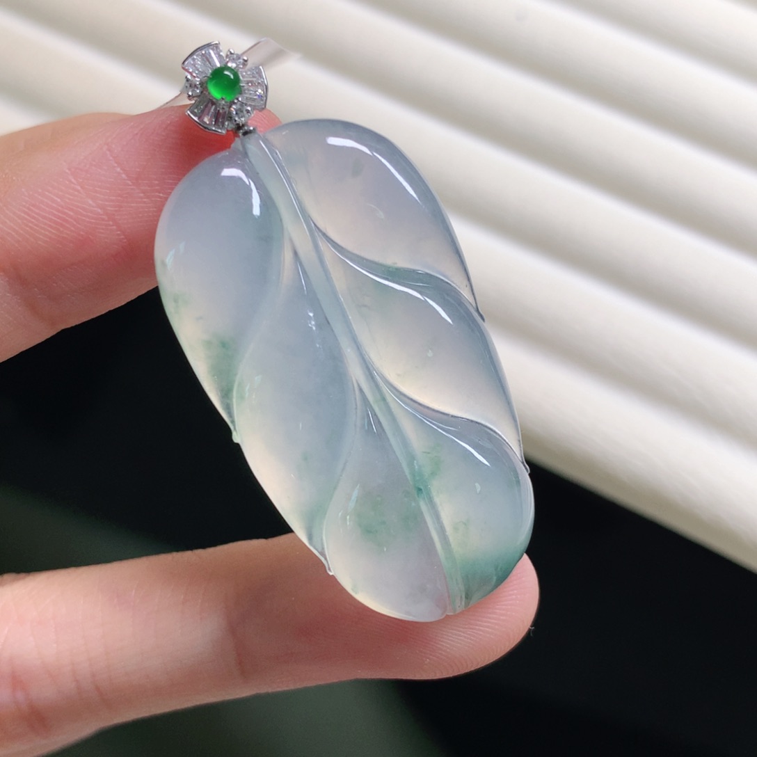 翡翠颈饰18K金镶嵌大叶子