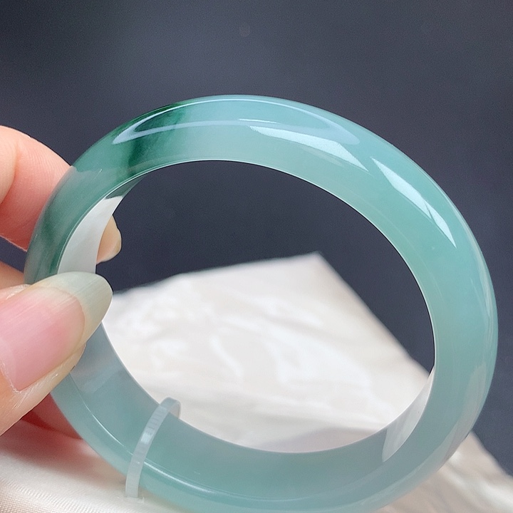 翡翠未镶嵌手镯（贵妃镯）53.5圈口