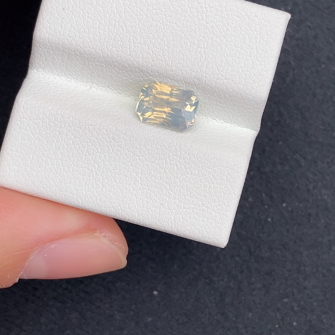 深****蓝宝石裸石2.03 ct