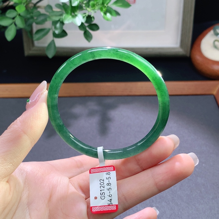 翡翠手镯未镶嵌天然翡翠手镯