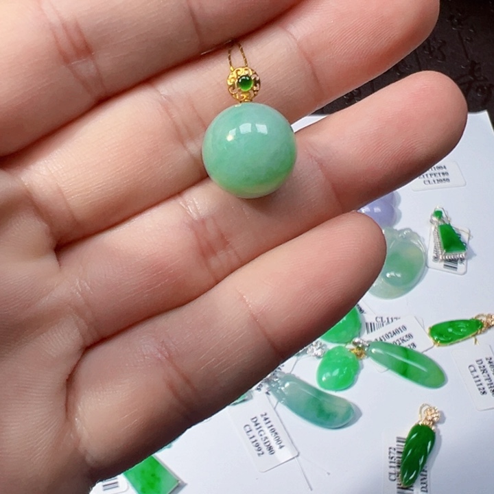 翡翠挂件18K金镶嵌翡翠