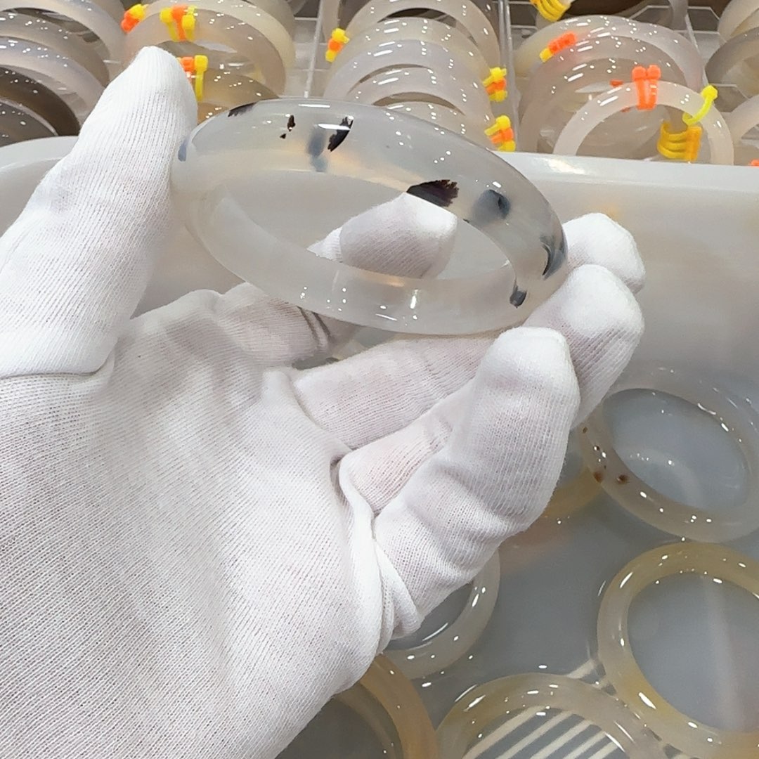 玛瑙/玉髓手镯未镶嵌58