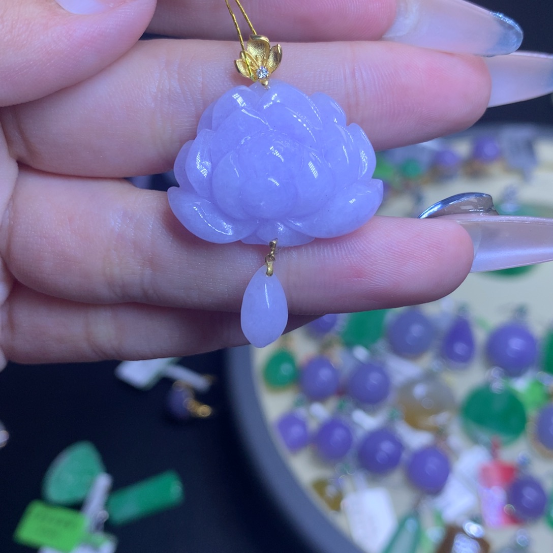 颈饰18K金镶嵌翡翠