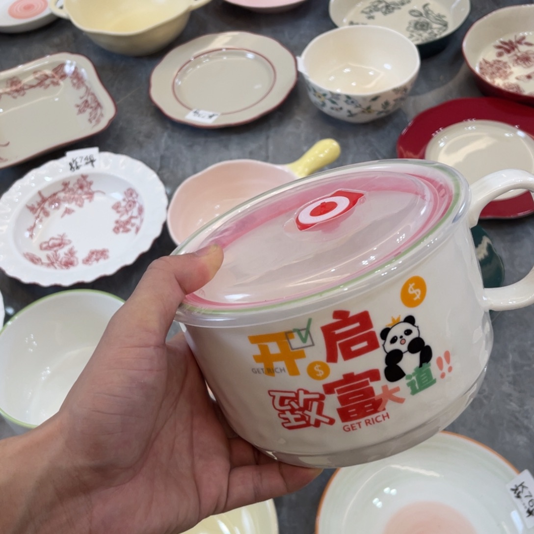 陶瓷微瑕餐具介意勿拍，满18飞！ 