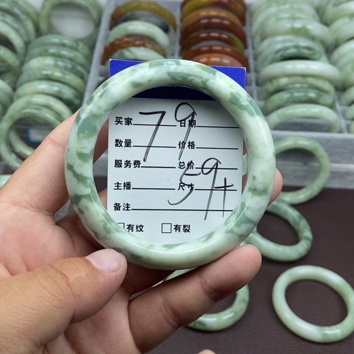 蛇纹石玉手镯未镶嵌