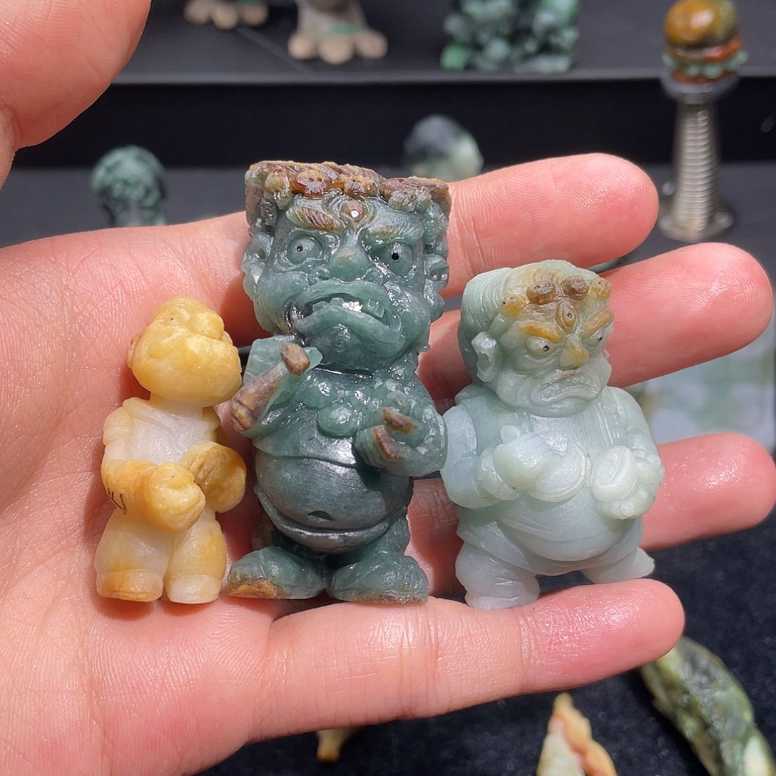 J***n翡翠未镶嵌挂件大黑天
