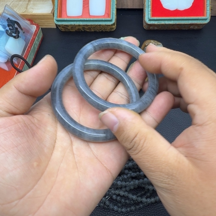 颈饰未镶嵌和田玉临*