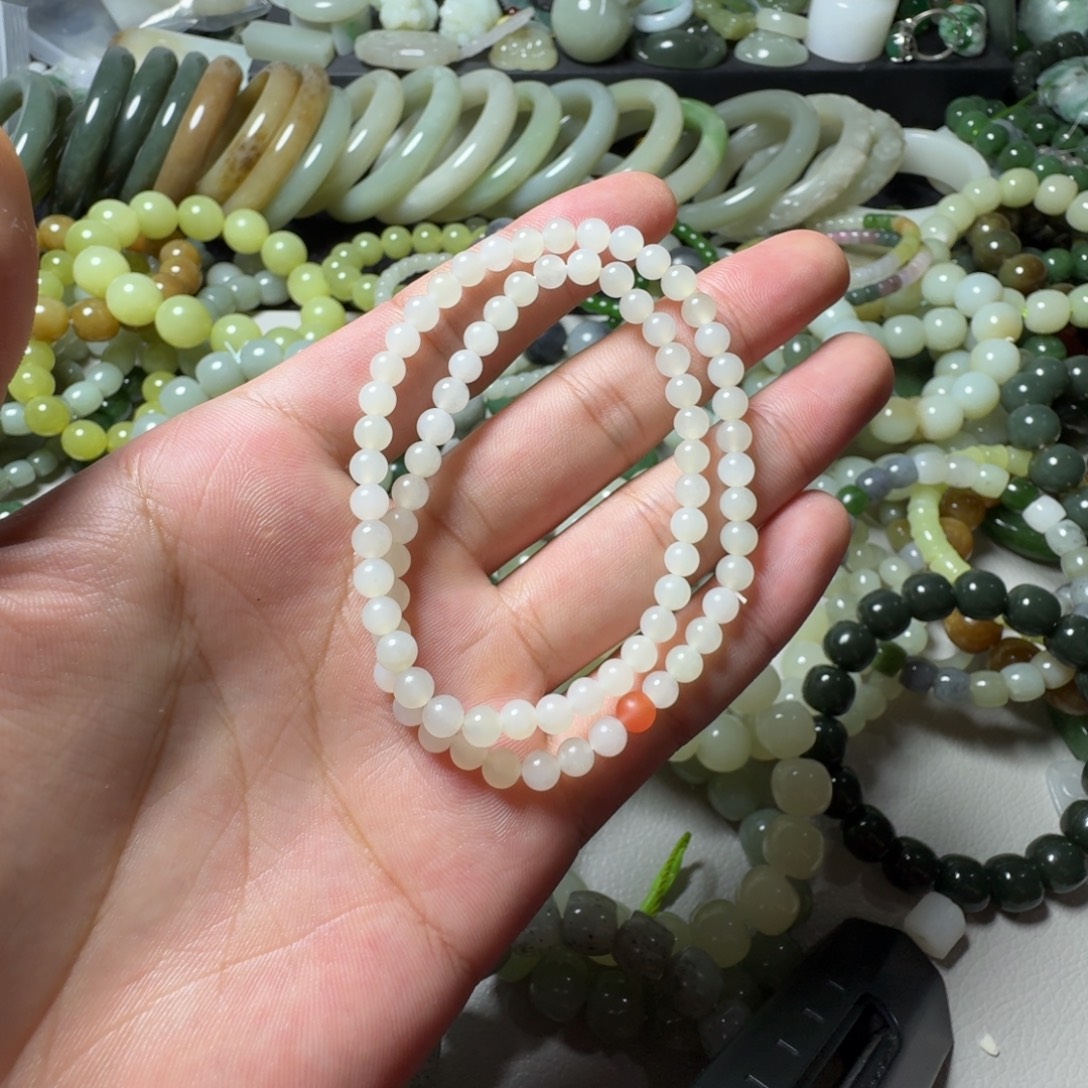 和田玉未镶嵌手串