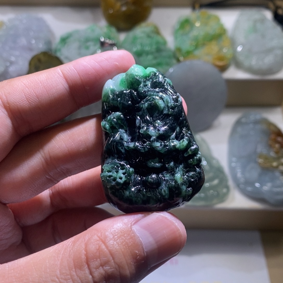 【闪购商品】翡翠颈饰未镶嵌龙牌