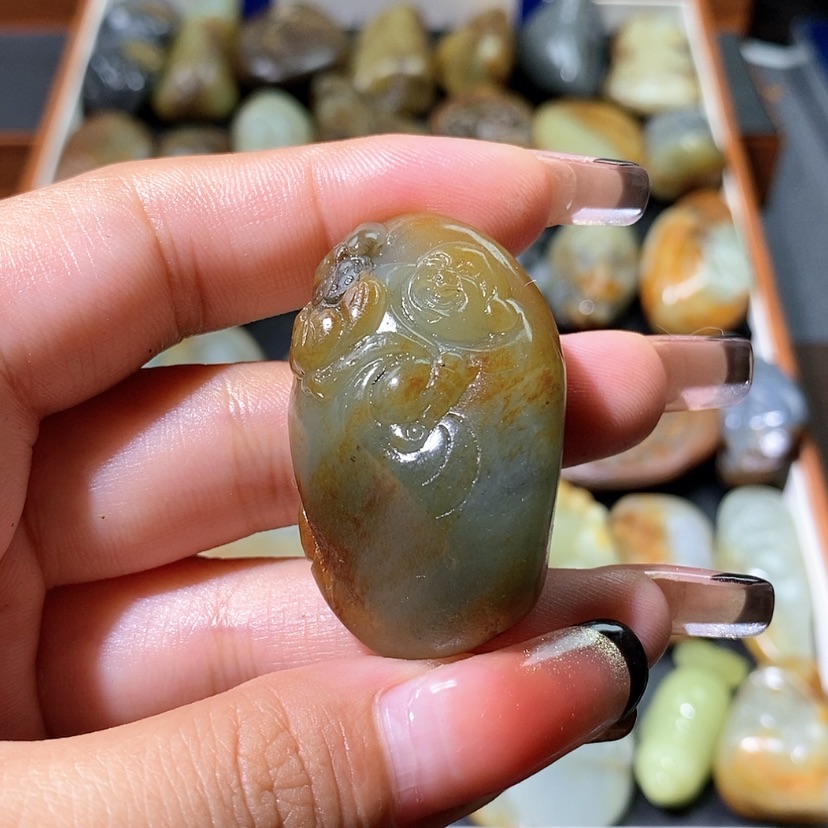 【闪购商品】和田玉未镶嵌颈饰染*沫