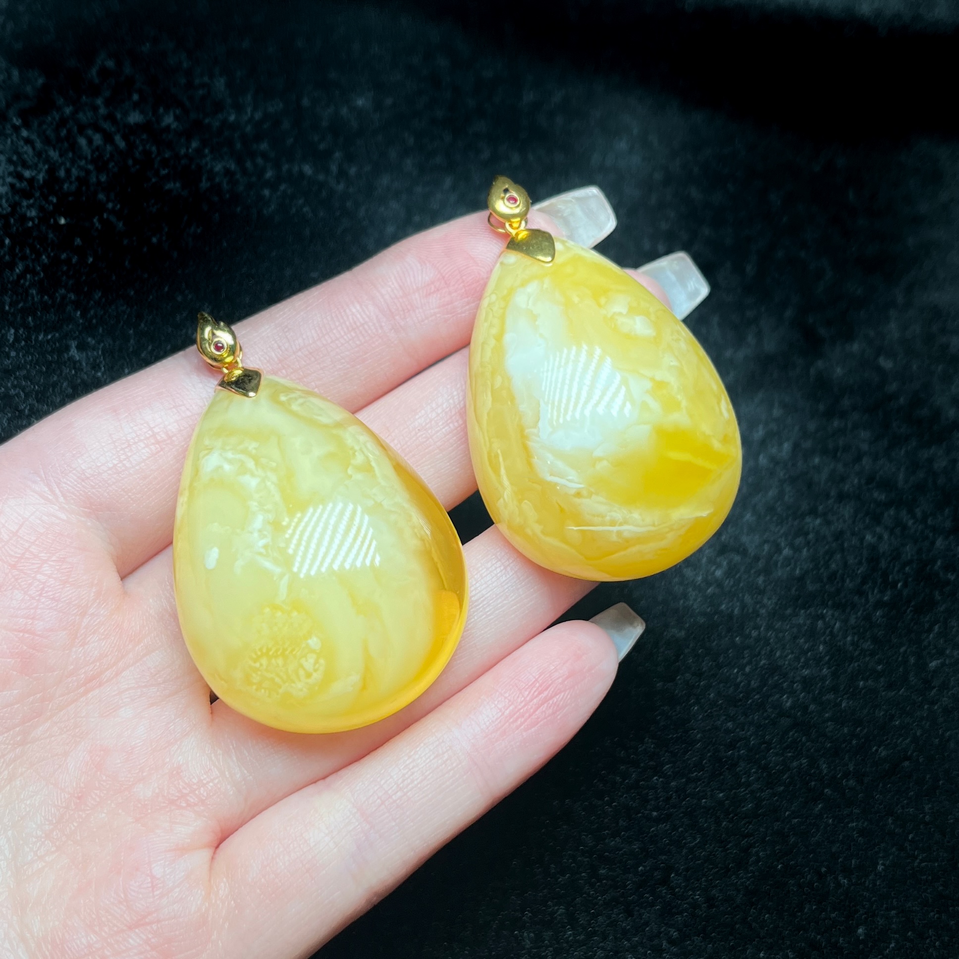 【云上】 DS33925-18K金蜜蜡吊坠—多样性发一件43×31×15mm（甄选)