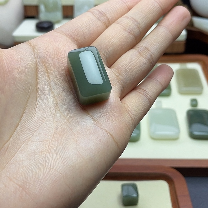 2***4和田玉未镶嵌颈饰